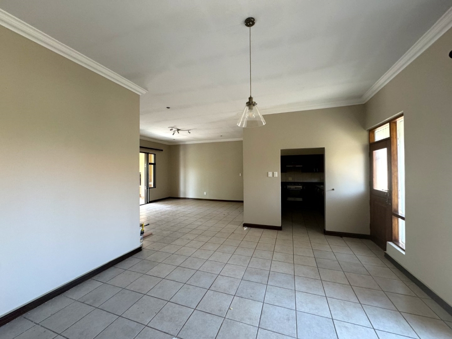 To Let 3 Bedroom Property for Rent in Xanadu North West